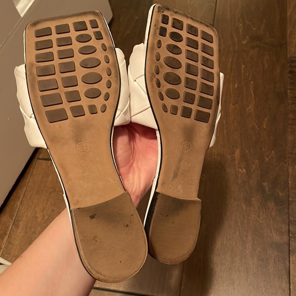 Vetaste White Flat Woven Sandals - Picture 7 of 8